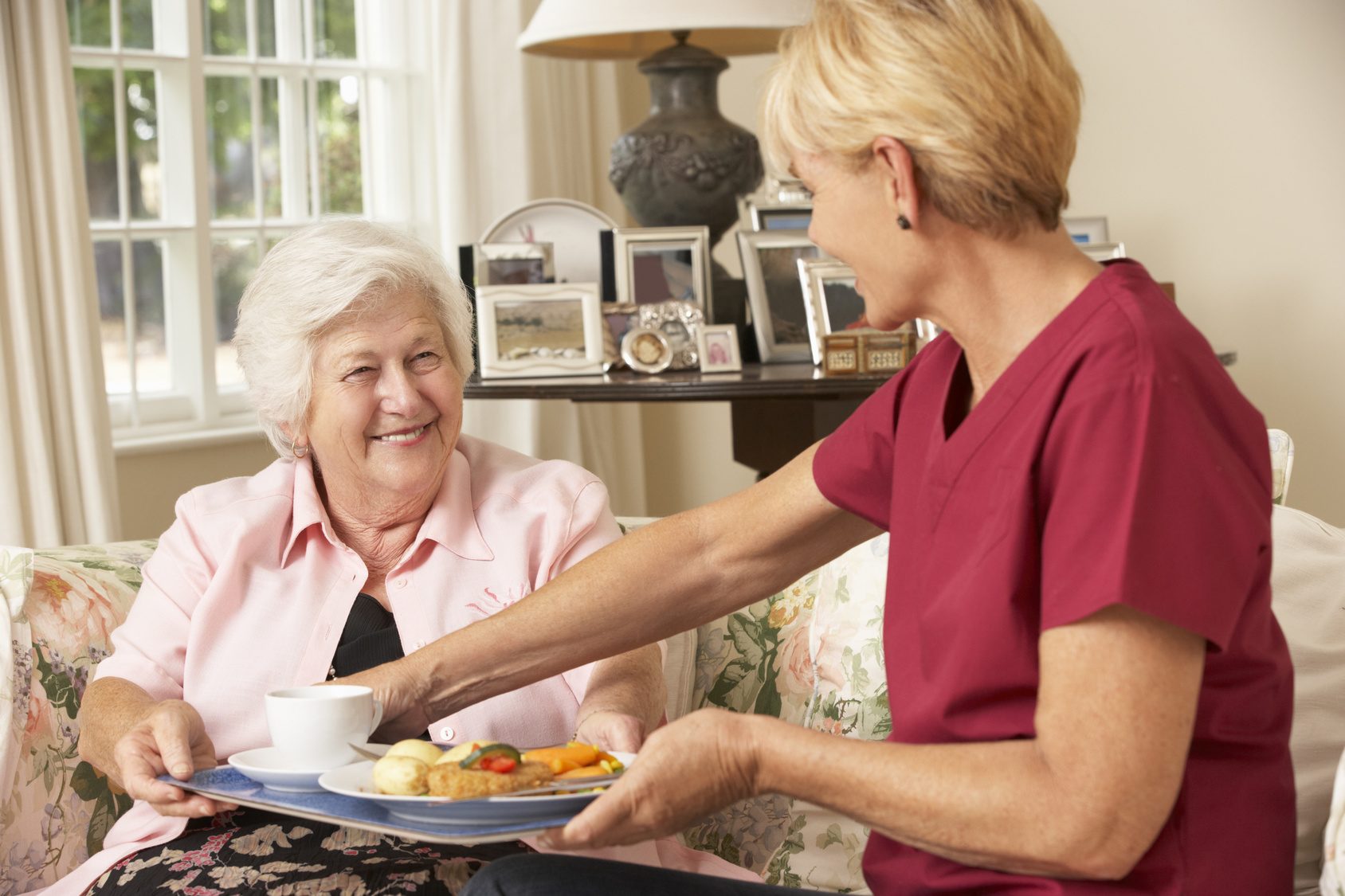Caregiver-Serving-Food-to-Senior