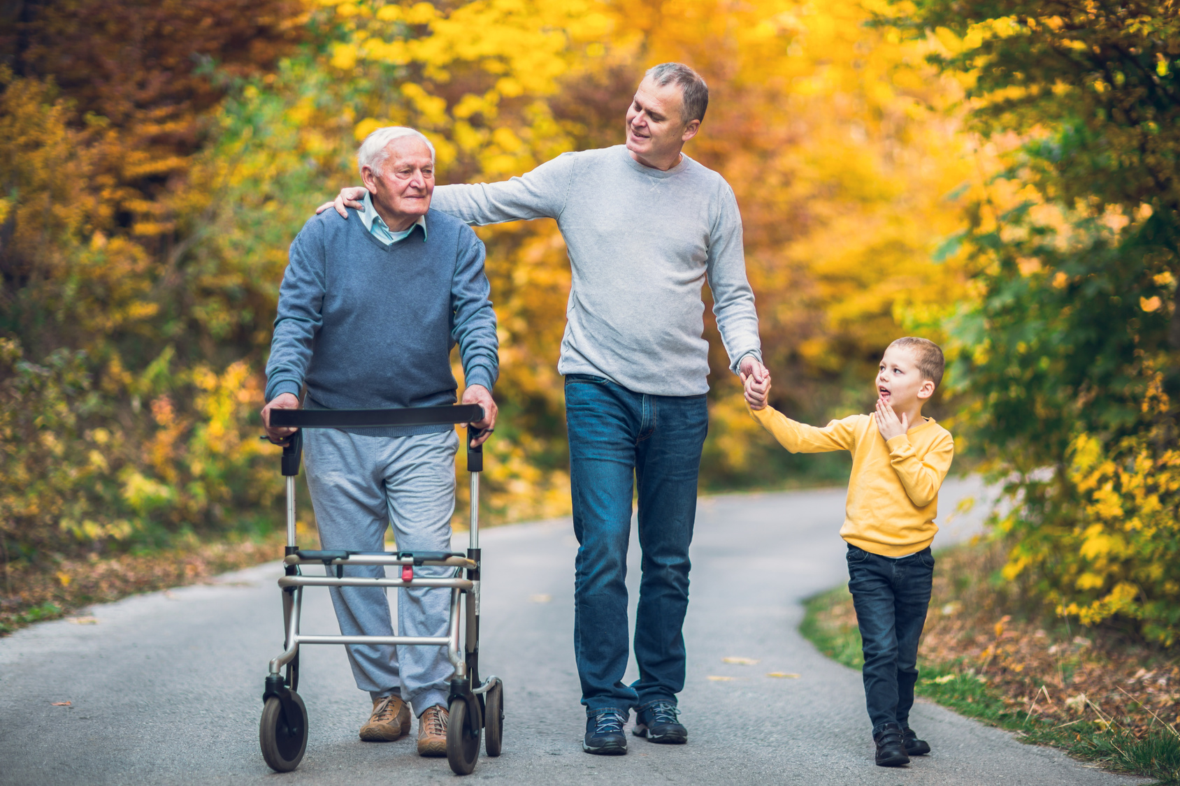 Family-Walking-Forest