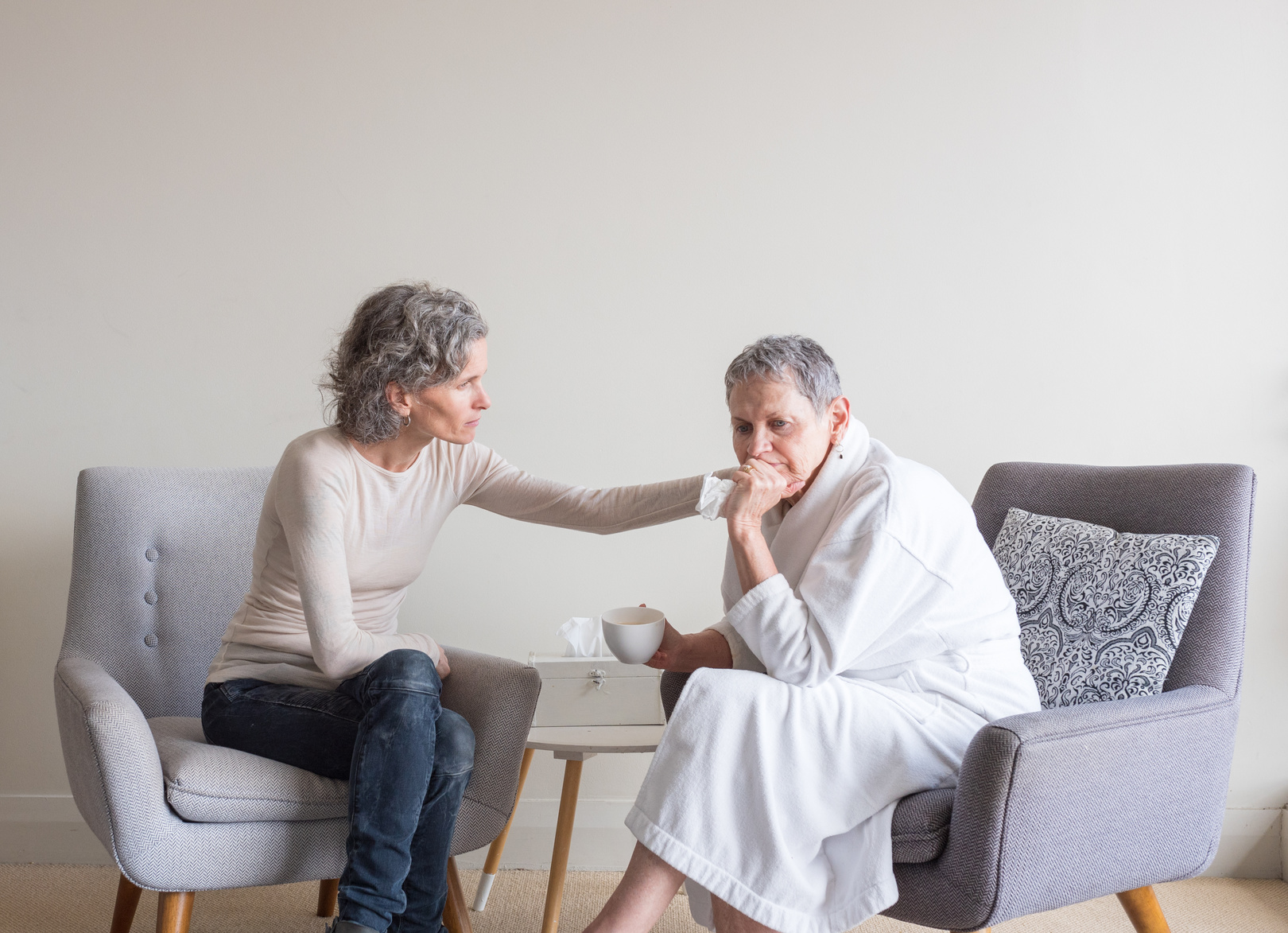 Woman-Helping-Senior-with-Anxiety