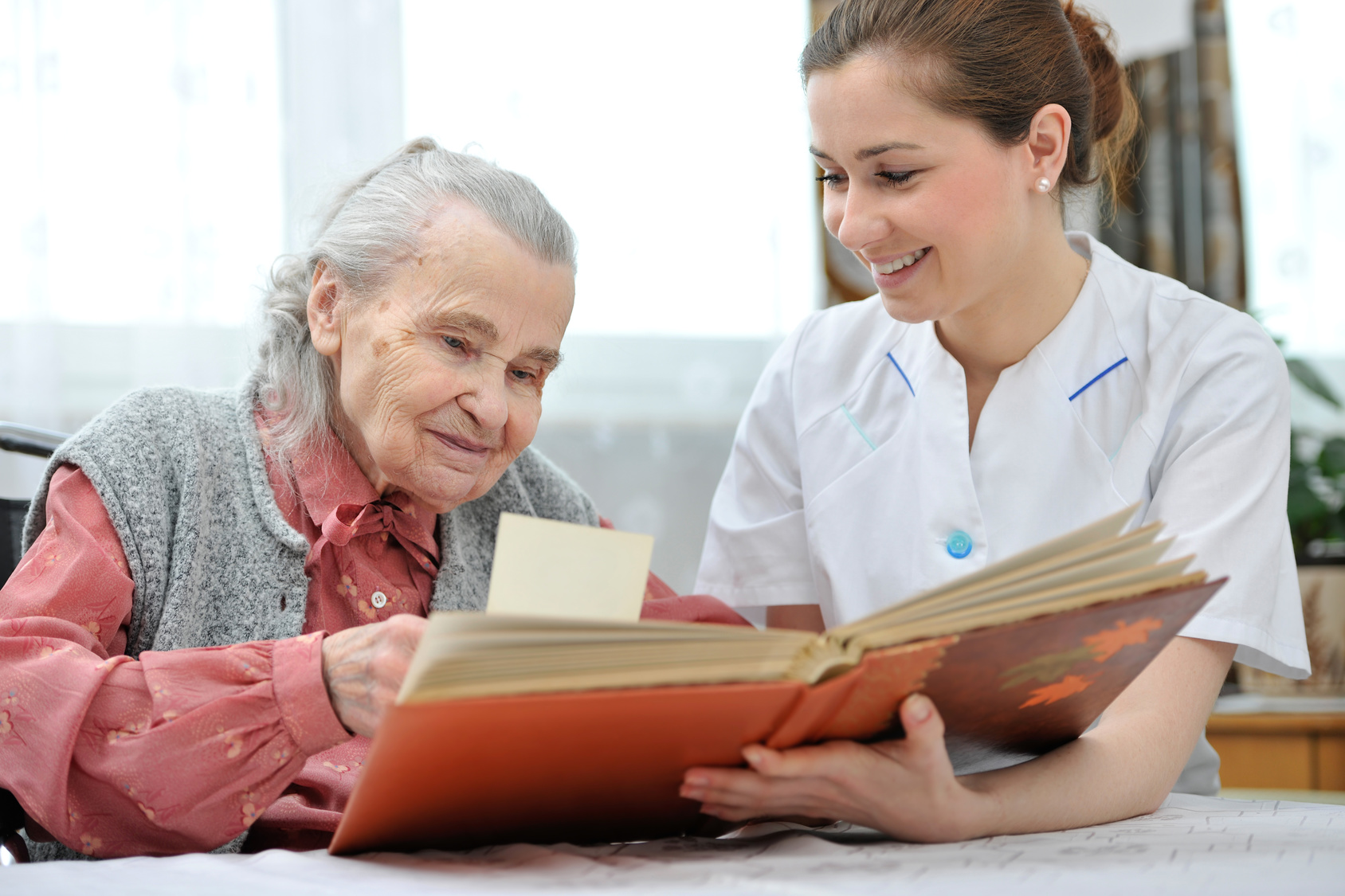 Caregiver-Senior-Reading