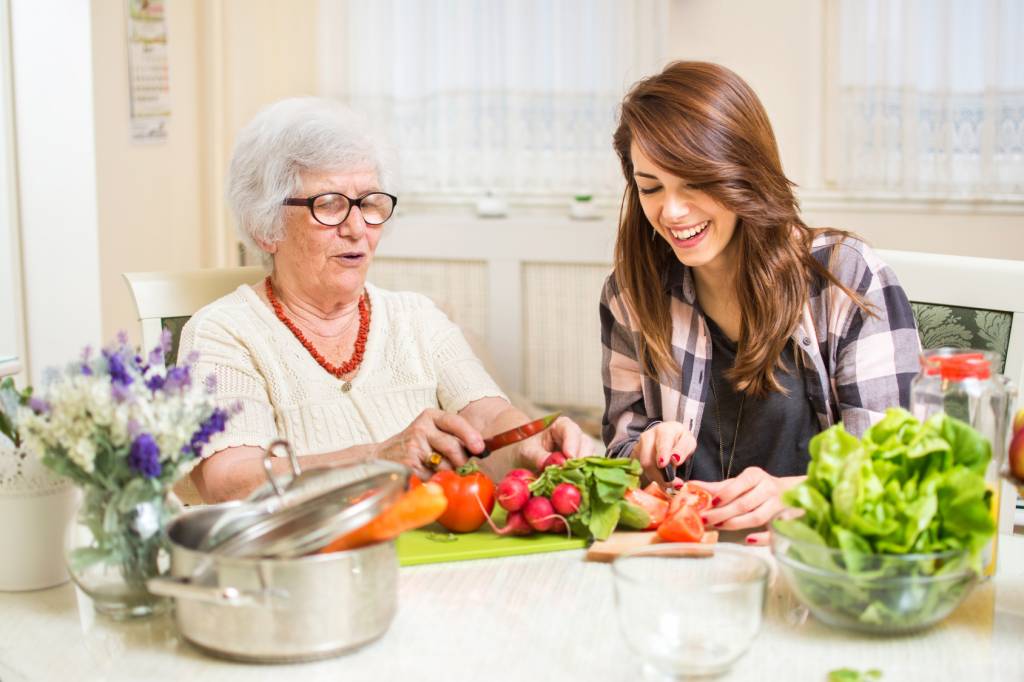 Senior-Caregiver-Cutting-Vegetables