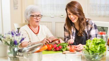 4 Thanksgiving Activities for Seniors and Caregivers