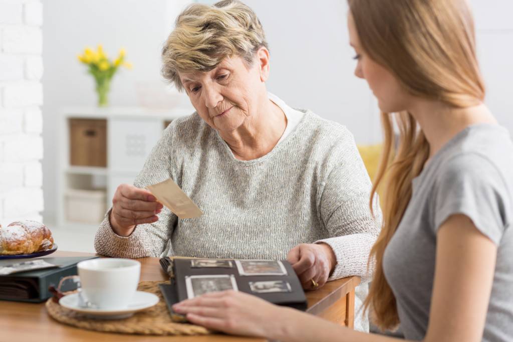 Caregiver-Senior-Looking-at-Pictures