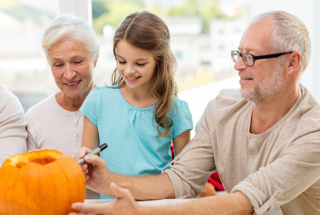 Seniors-Carving-Pumpkin-with-Little-Girl