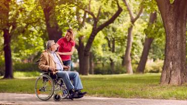 3 Benefits of Birdwatching for Seniors