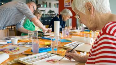 5 Benefits of Art Therapy for Seniors